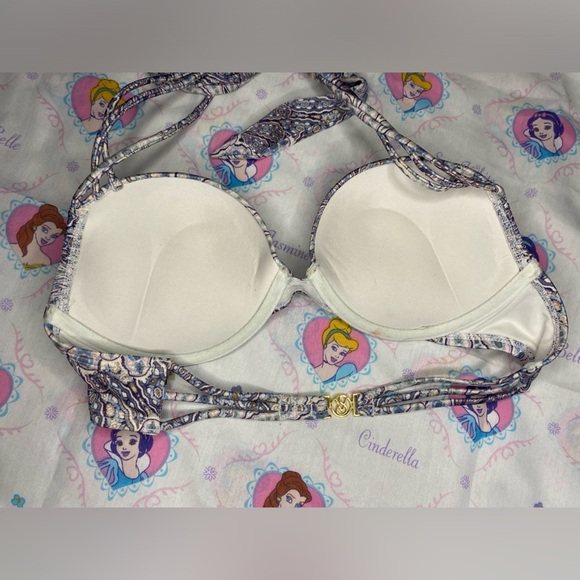 Victoria’s Secret bikini - Picture 5 of 7